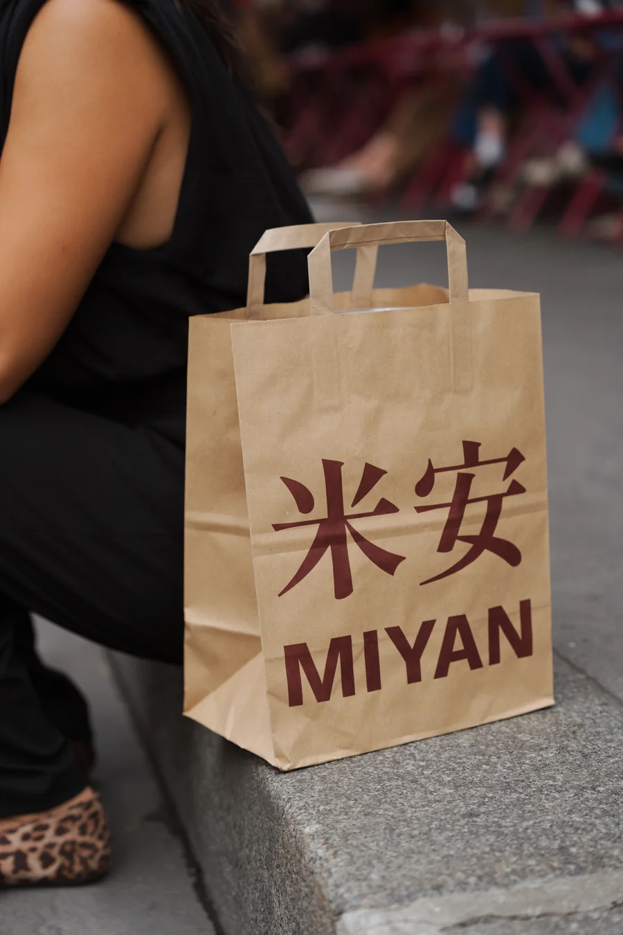 Sac en papier portant le nom MIYAN